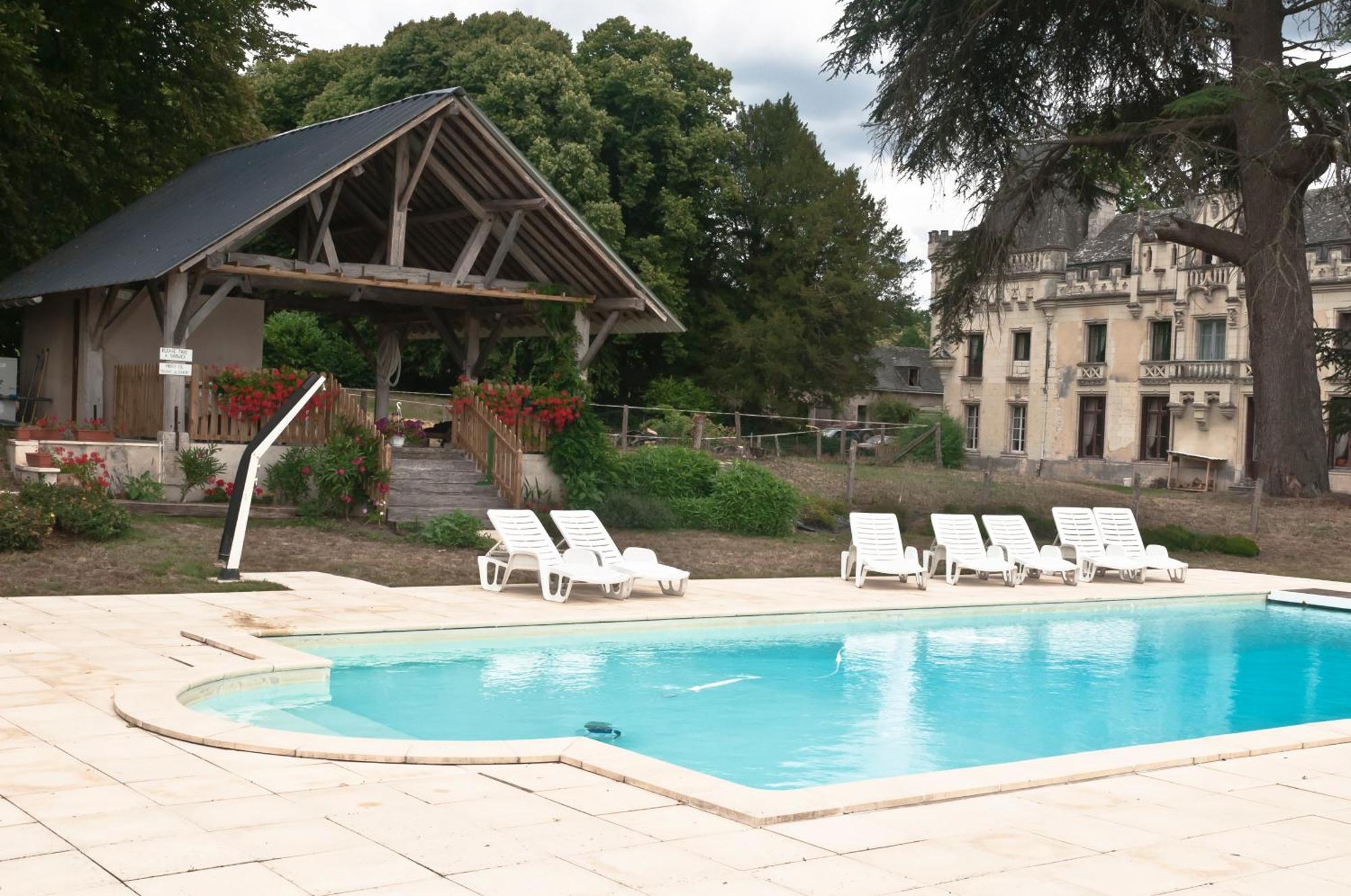 Chateau De Salvert - 4 Gites - 32 Personnes Neuillé エクステリア 写真
