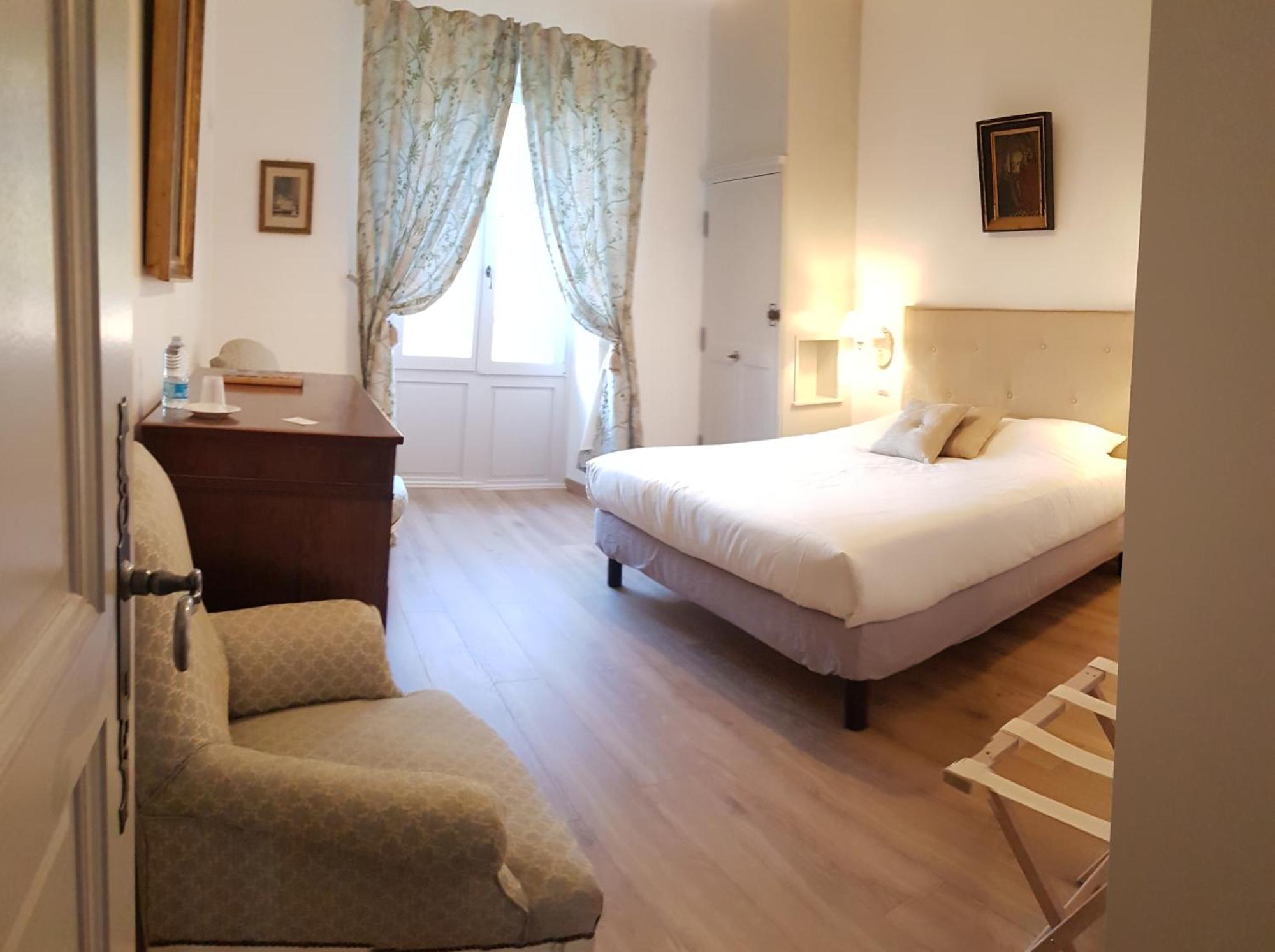 Chateau De Salvert - 4 Gites - 32 Personnes Neuillé エクステリア 写真