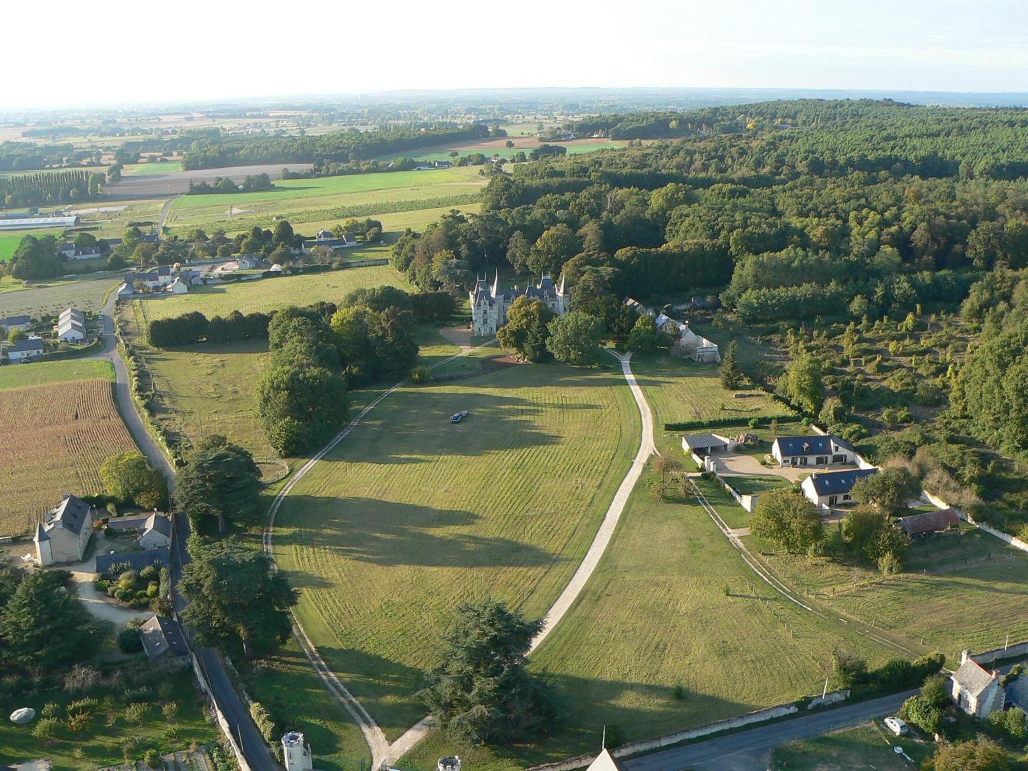 Chateau De Salvert - 4 Gites - 32 Personnes Neuillé エクステリア 写真