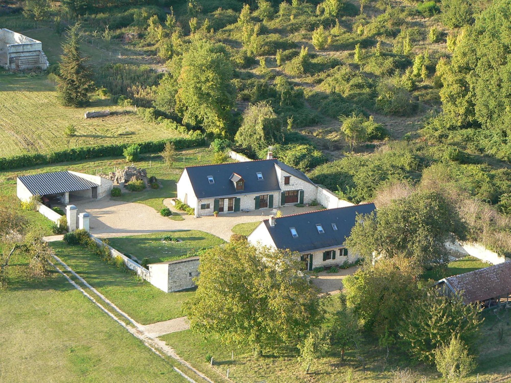 Chateau De Salvert - 4 Gites - 32 Personnes Neuillé エクステリア 写真