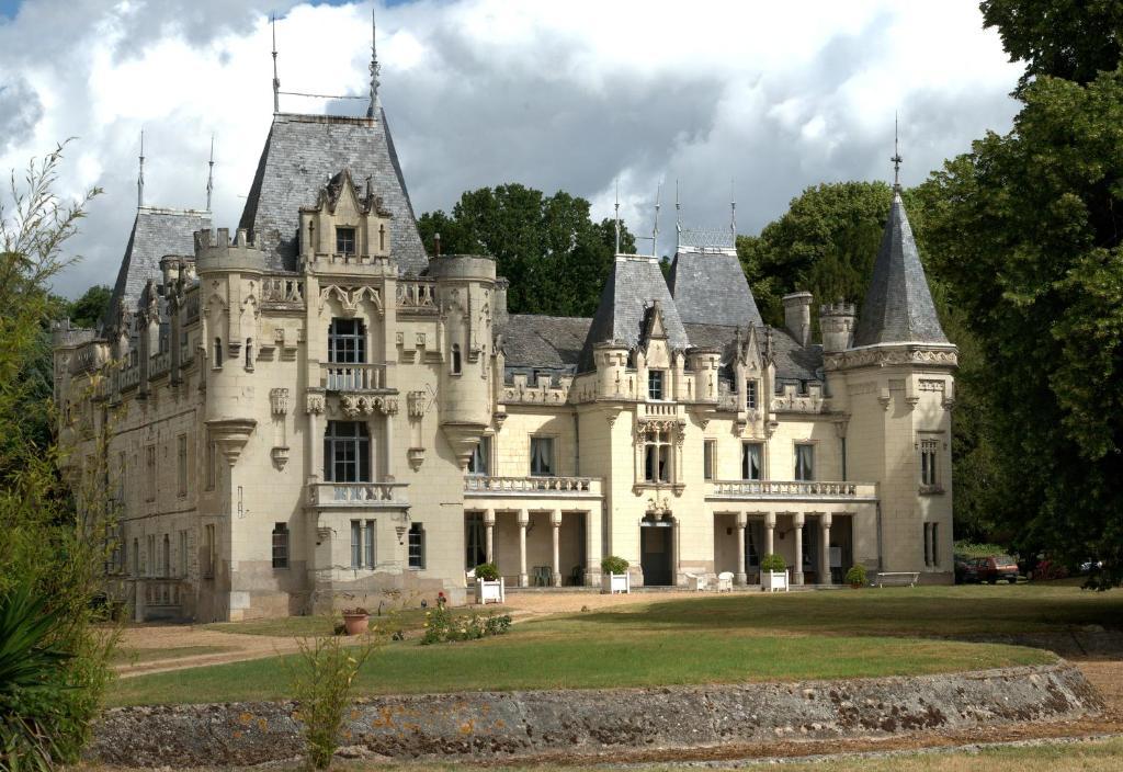Chateau De Salvert - 4 Gites - 32 Personnes Neuillé エクステリア 写真