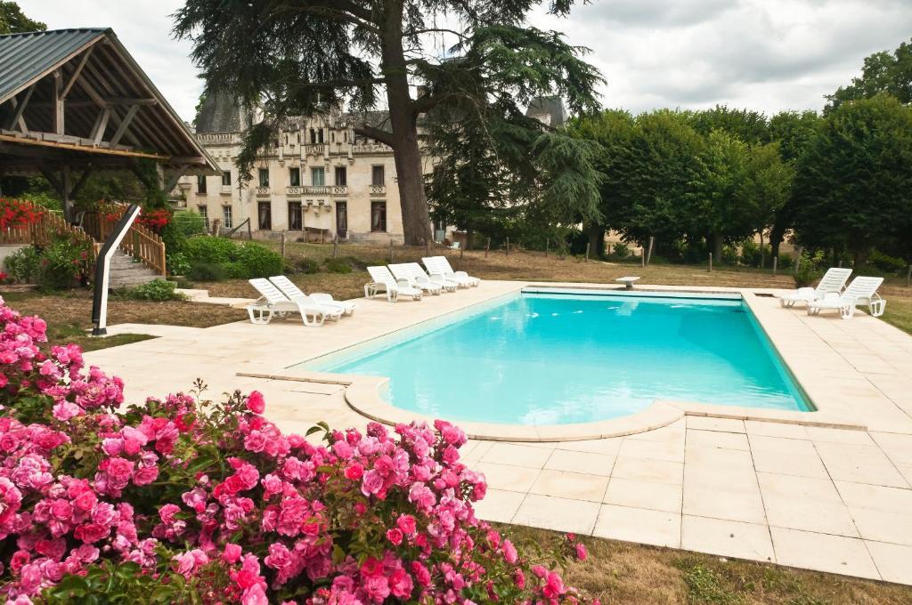 Chateau De Salvert - 4 Gites - 32 Personnes Neuillé エクステリア 写真