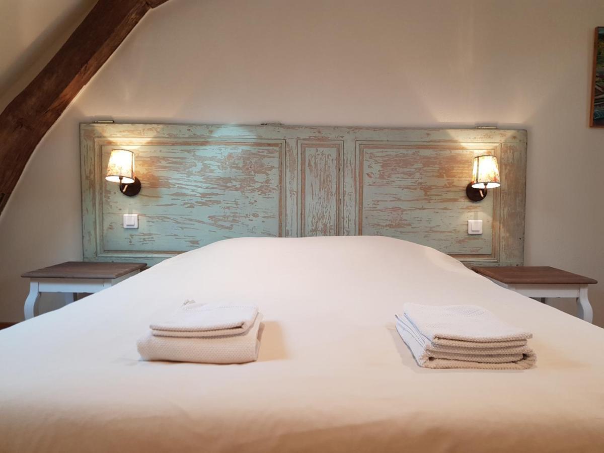 Chateau De Salvert - 4 Gites - 32 Personnes Neuillé エクステリア 写真